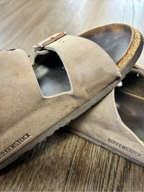 Birkenstock Women’s size 6 Taupe Two-Strap Arizona Leather Sandals BROKEN-IN